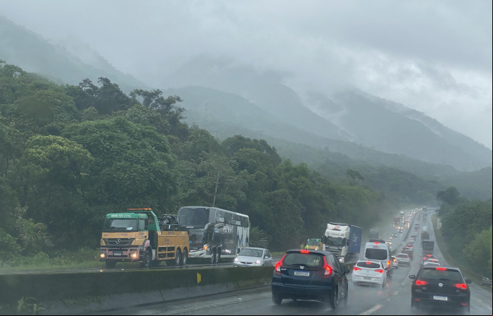 Tráfego volta ao normal no km 181 da rodovia BR-101, região de Biguaçu