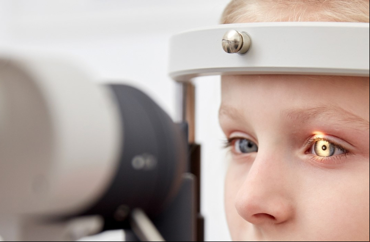 Exame de olhos deve ser feito antes das aulas escolares