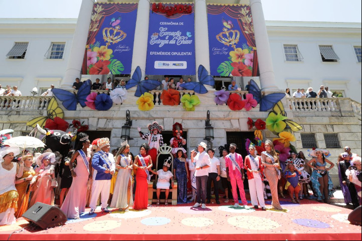 Prefeito entrega chaves da cidade e abre o carnaval no Rio de Janeiro