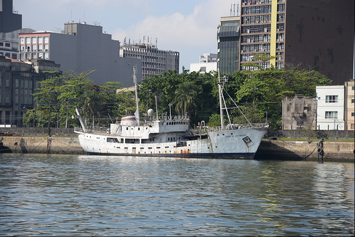 Navio pioneiro na Antártica será desmontado no Porto de Santos