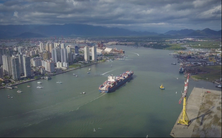 Porto de Santos alerta de navegação perigosa e pede máximo de cuidado
