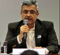 Professor critica programa do livro acusado de ser doutrinador