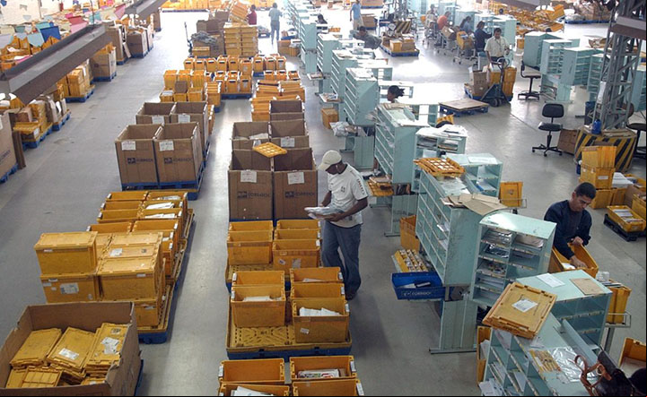 Correios faz alerta e ensina como evitar falsários que cobram taxa de retirada