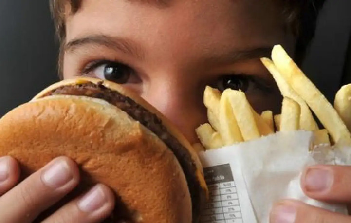 Alimentos da obesidade podem ficar livres do imposto do pecado