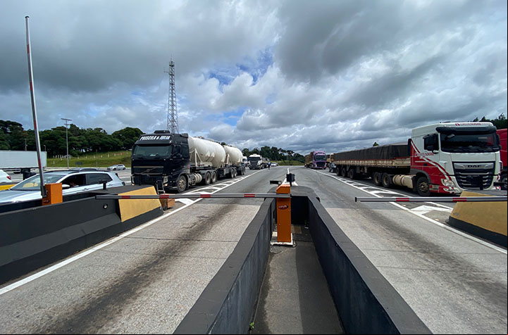 Reaberta às 22 horas, a rodovia BR-376 entre Paraná e Santa Catarina
