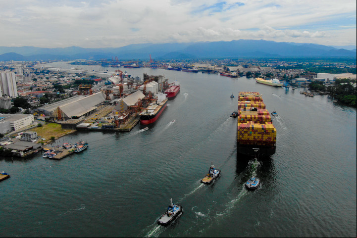 Porto de Santos anuncia movimento recorde de 179,8 milhões de toneladas